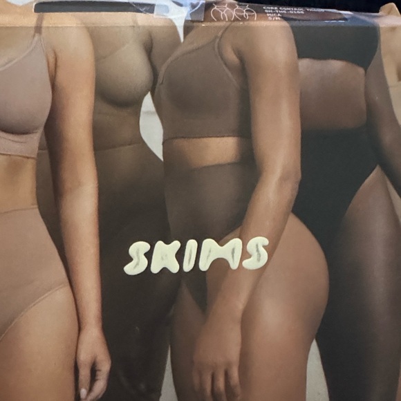 SKIMS SCULPTING MID WAIST THONG - Picture 1 of 4
